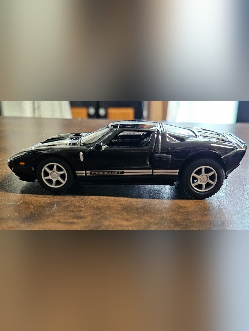 Kinsmart 2006 Black and gray Ford GT diecast model car